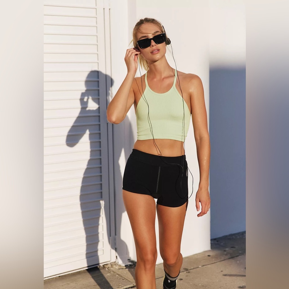 🆕 Happiness Runs Crop Tank NWOT